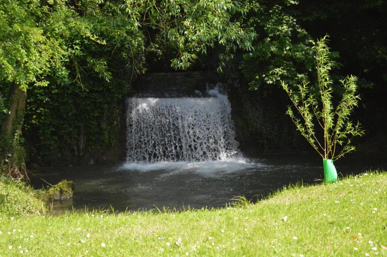 Les Gites Insolites De La Cascade Lespesses ภายนอก รูปภาพ
